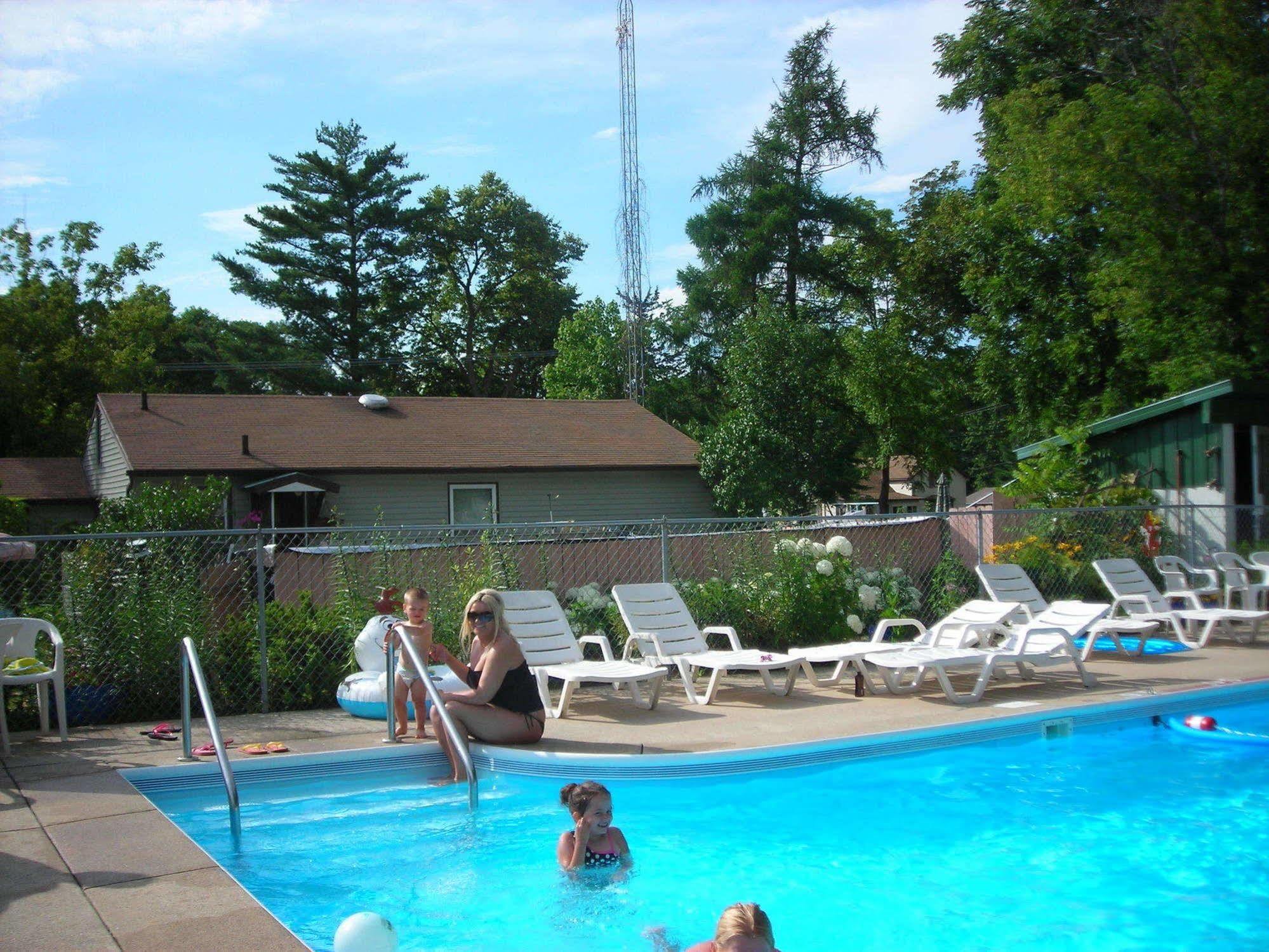 ויסקונסין דלס Deer Trail Motel מראה חיצוני תמונה