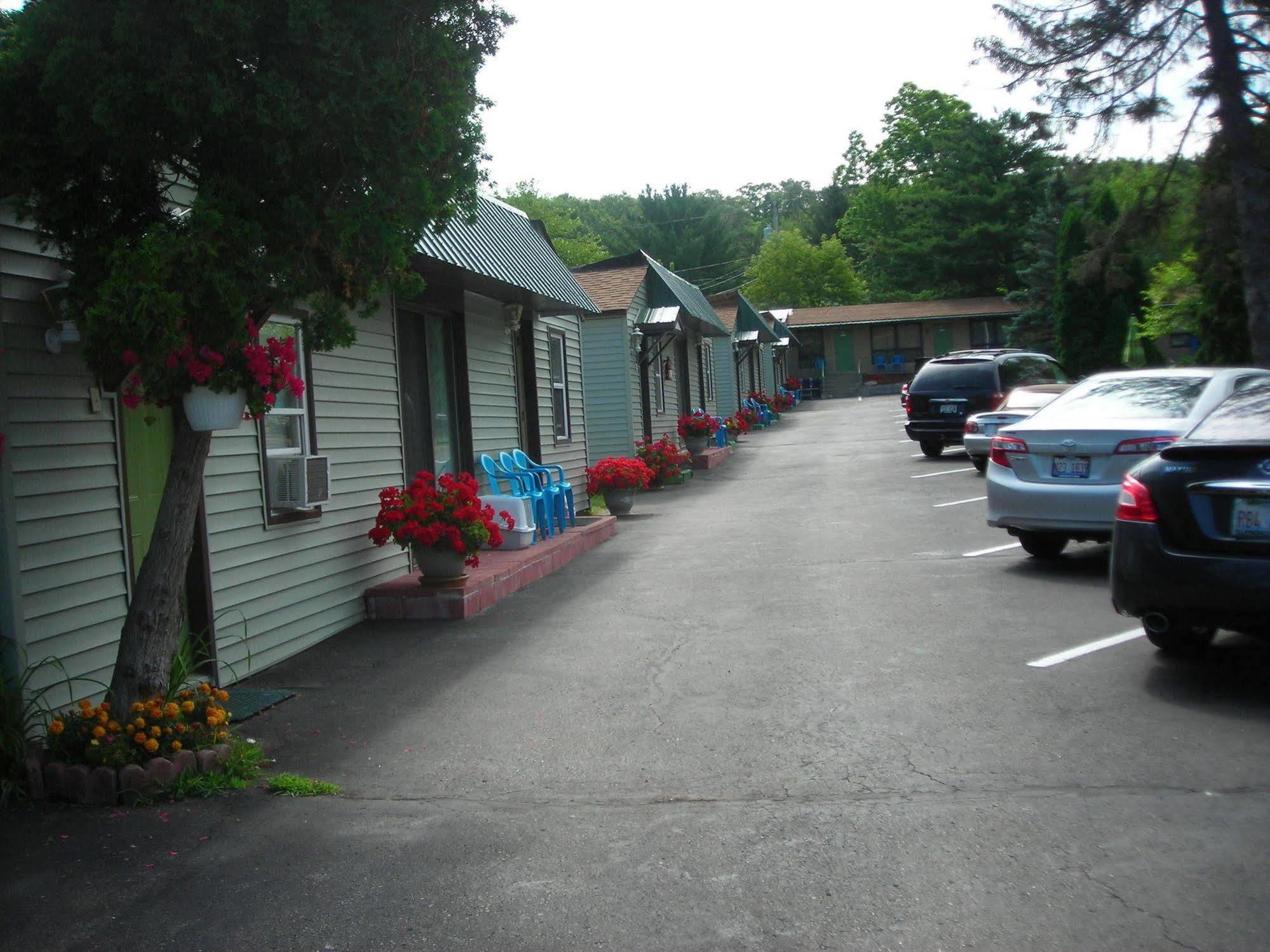 ויסקונסין דלס Deer Trail Motel מראה חיצוני תמונה